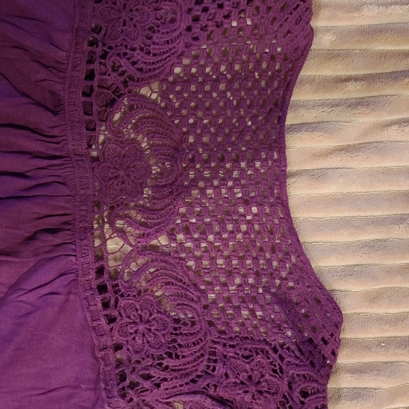 Beautiful top - Picture 3 of 4